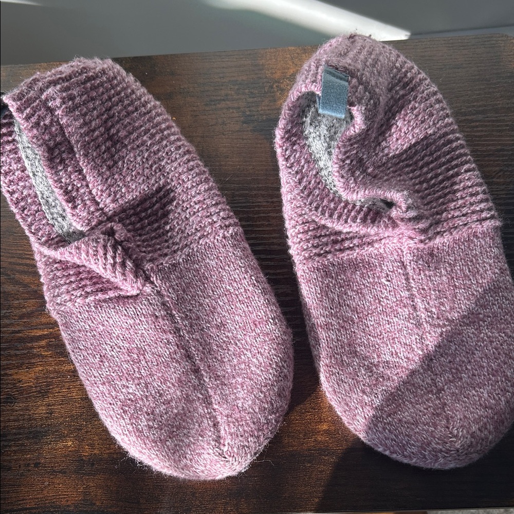 Bomba women’s Knit Slippers in Purple (medium)